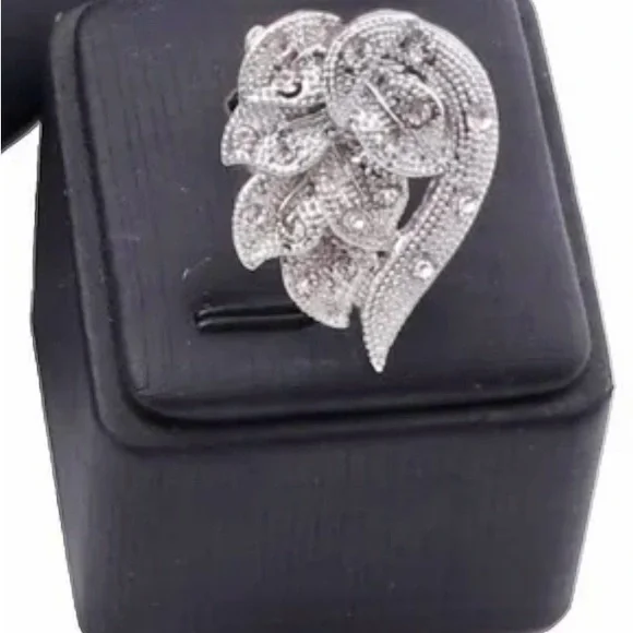 Silver Leaf Necklace and ring set - Picture 4 of 7